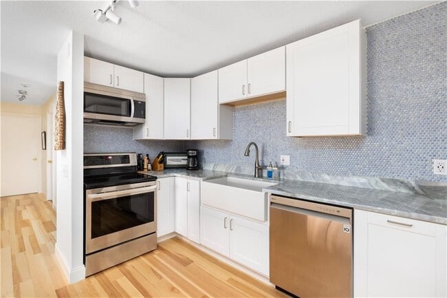 Foto del edificio - 66 Girard Ave