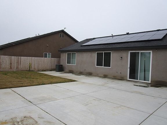 Building Photo - Stunning 3 bedroom 2 bathroom
