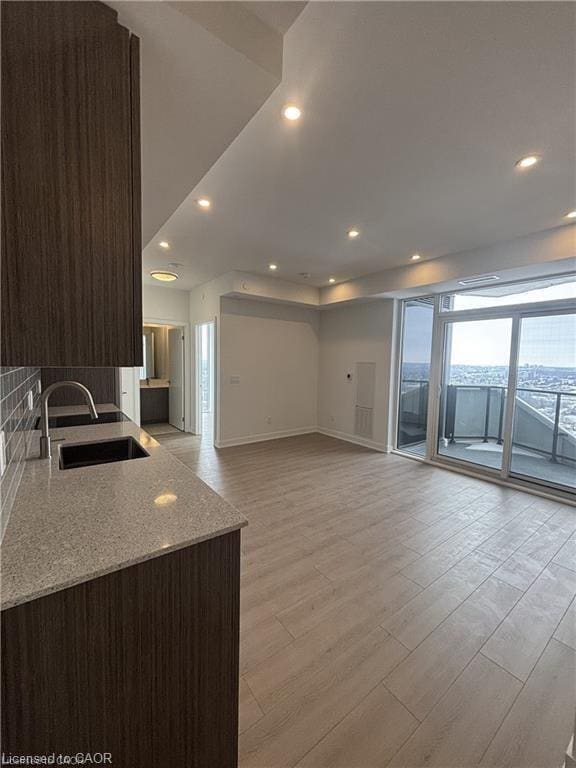 Building Photo - 25 Wellington St S