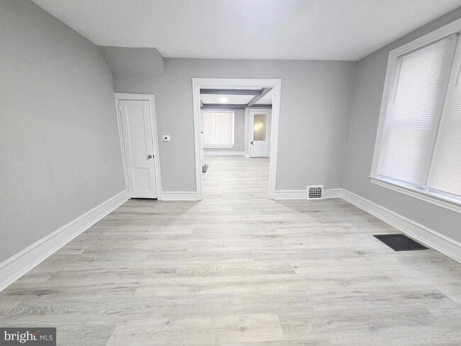 Foto del edificio - 5011 Larchwood Ave