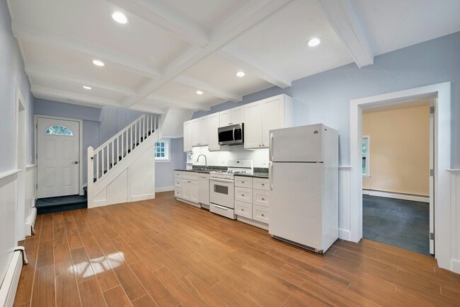 Building Photo - 288 S Van Dien Ave