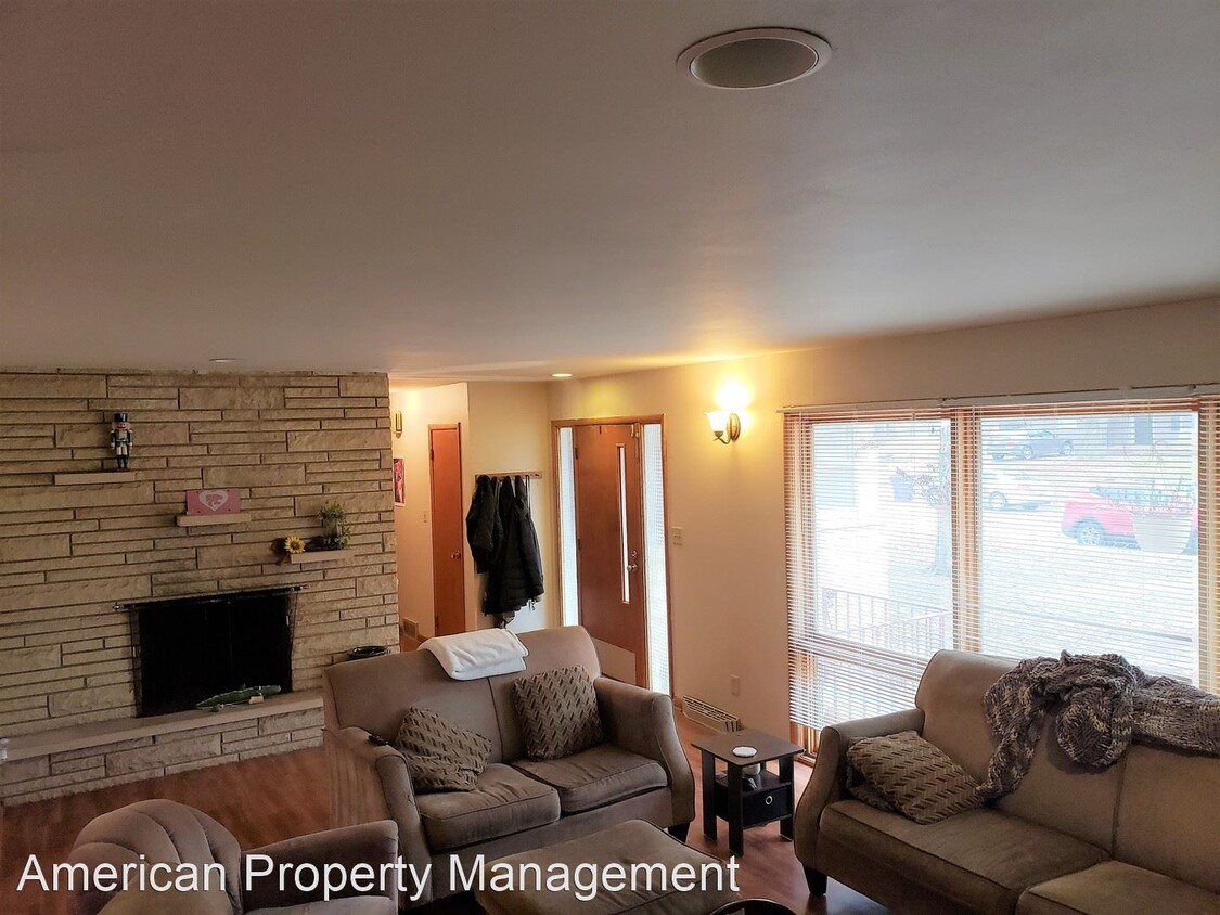 Primary Photo - 4 br, 3 bath House - 711 Midland Ave.