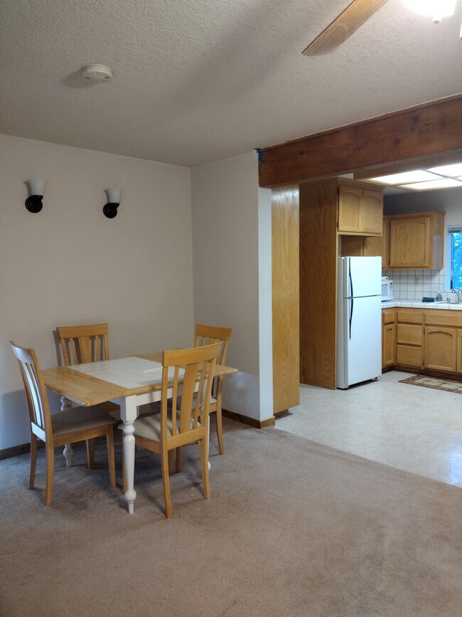 Foto del edificio - 1200 Aurora Ln