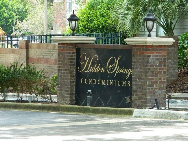 Foto del edificio - 672 Roaring Dr