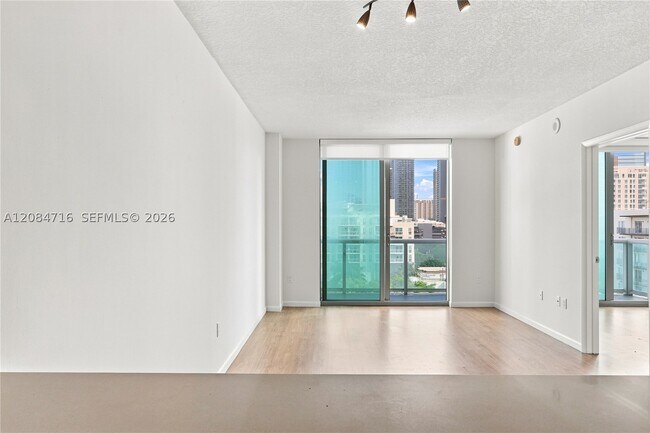 Foto del edificio - 333 NE 24th St