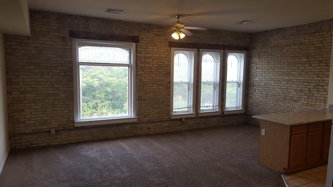 Open concept living area - 2109 N Doctor M.L.K. Jr Dr