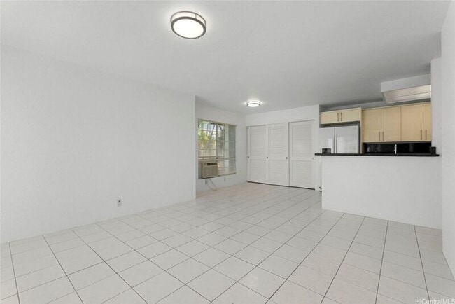 Building Photo - 605 Mananai Pl