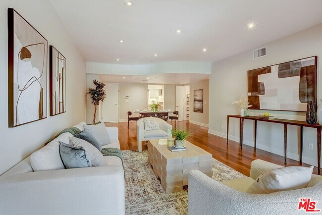 Building Photo - 8788 Shoreham Dr