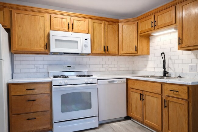 Foto del edificio - 2 Bedroom, 1 Bath - ALL BRAND NEW!!