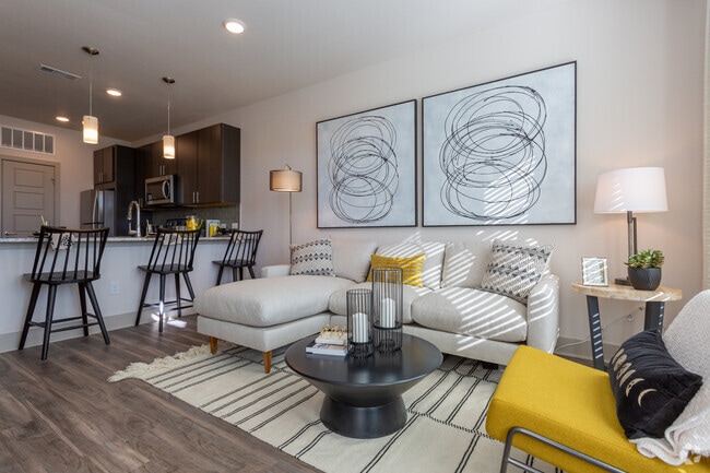 1BR, 1BA - 706 SF - Arca Green Mountain