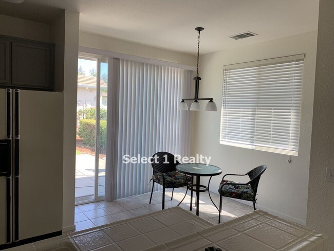 Building Photo - 334 Gladstone Dr