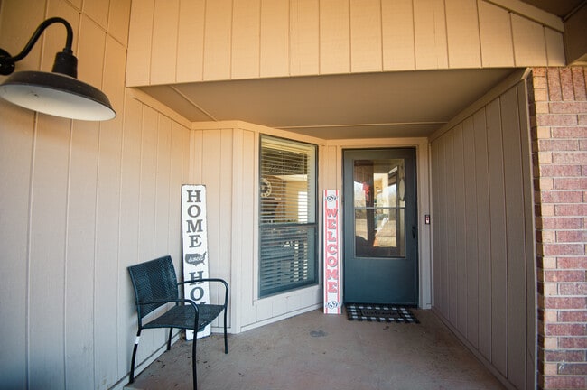 Building Photo - 4901 N Rogers Dr