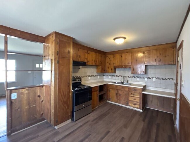 Foto del edificio - T.R. Lawing Realty Property