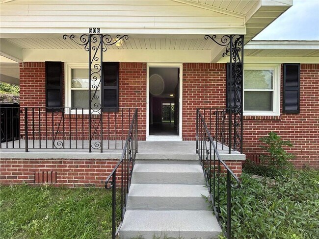 Building Photo - 506 Seville Dr
