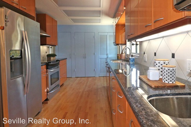 Building Photo - 3 br, 3 bath House - 2305 Hartford Street
