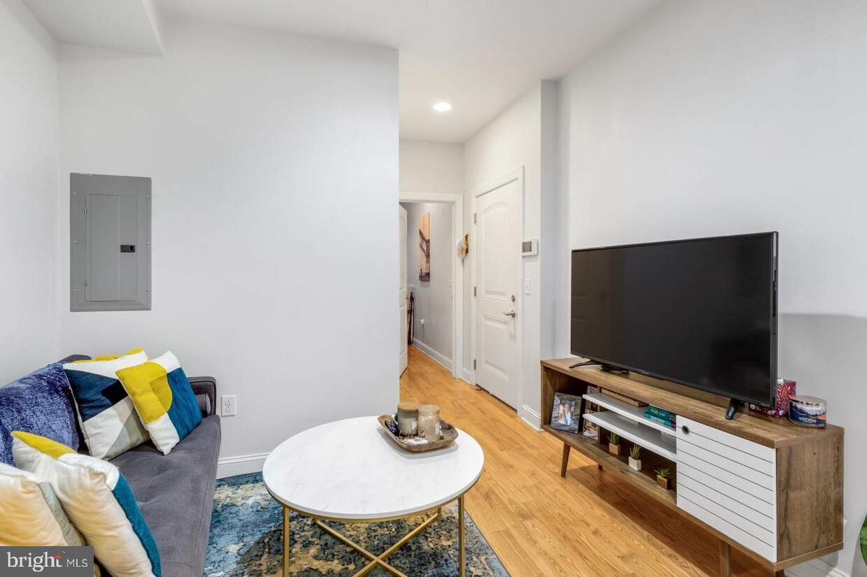 Primary Photo - 2427 Frankford Ave