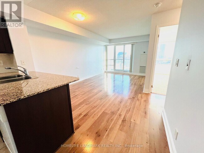 Photo du bâtiment - 75 S Town Centre Blvd