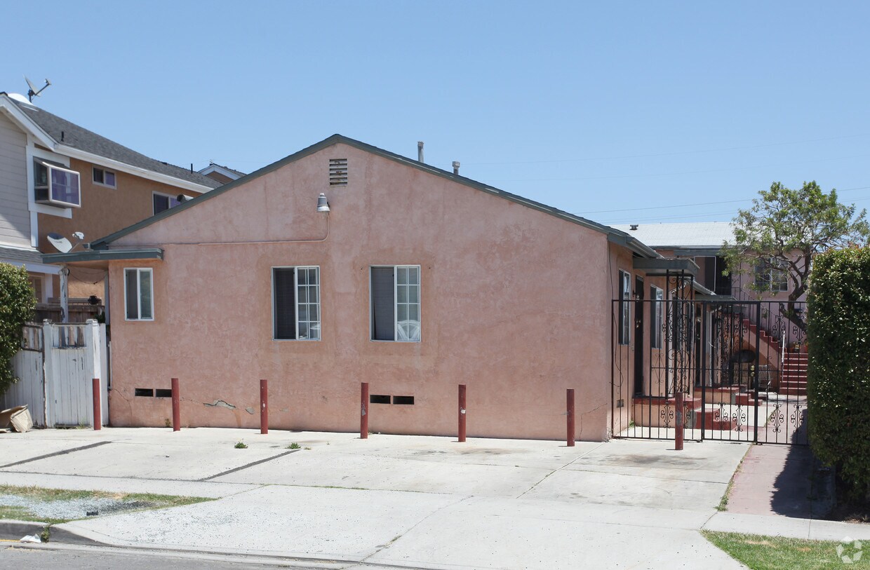 Primary Photo - 4233 Swift Ave