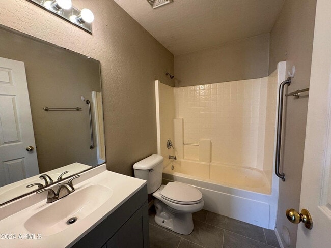 Foto del edificio - 43313 W Cowpath Rd