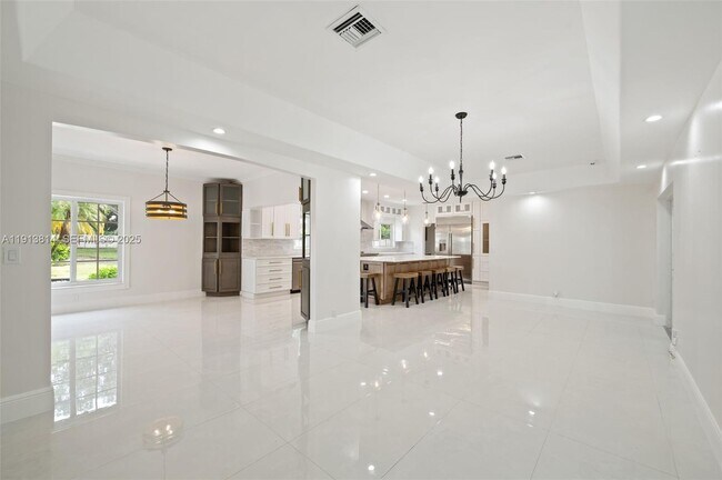 Foto del edificio - 13000 Old Cutler Rd