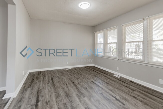 Building Photo - NOW OFFERING $250 OFF FIRST FULL MONTH IF ...