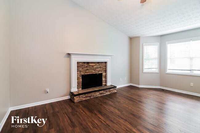 Foto del edificio - 358 Farm Brook Ln