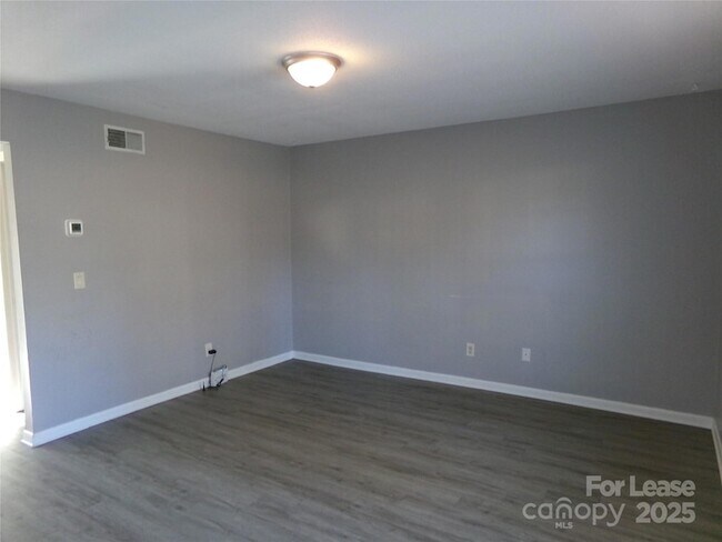 Foto del edificio - 1351 N 6th St