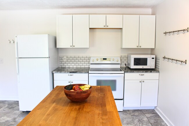 Foto del edificio - 3806 Gardner Ave