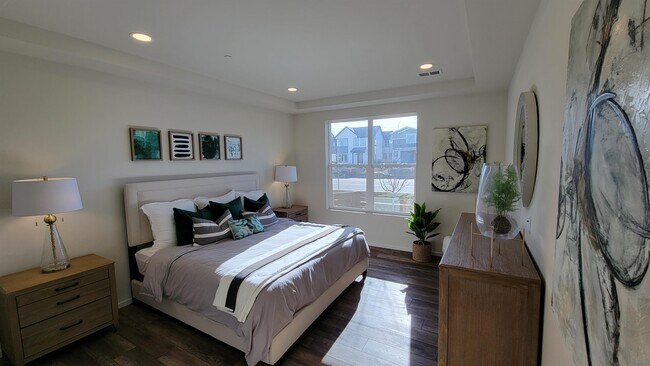Building Photo - 4750 Champlain Dr