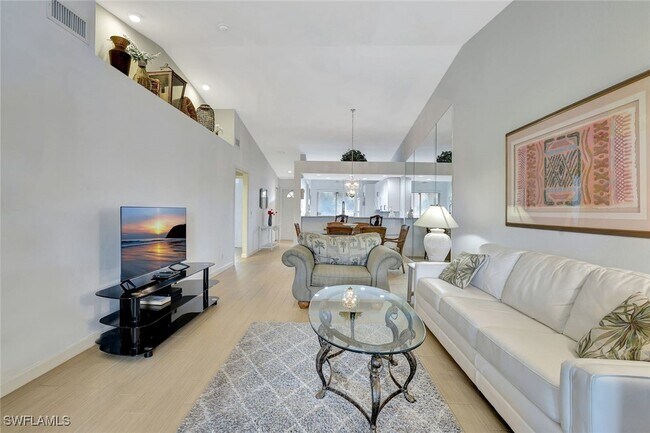 Foto del edificio - 2420 Hidden Lake Dr