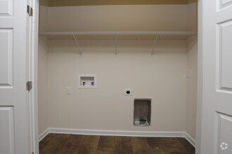 Interior Photo - Palisades at the Park