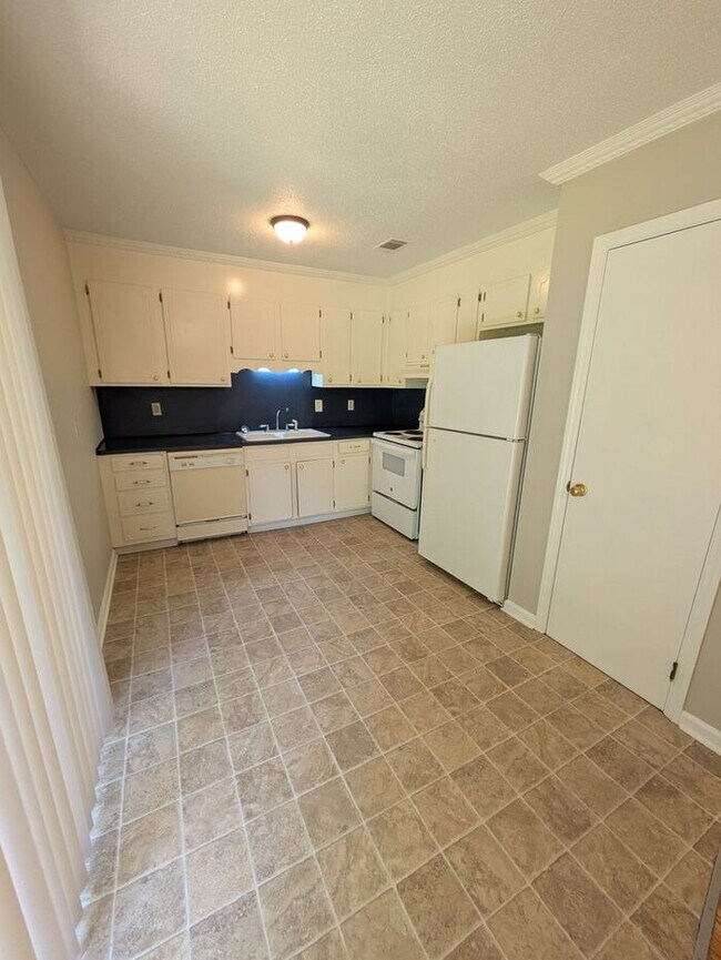 Foto del edificio - 3BD/2BA Single Family Home w/ Garage in Hi...