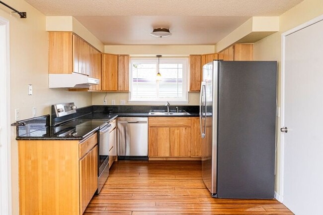 Photo - 7415 SE Center St House