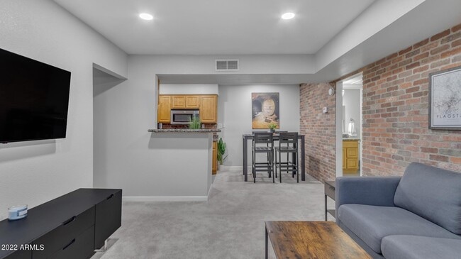 Foto del edificio - 5877 N Granite Reef Rd
