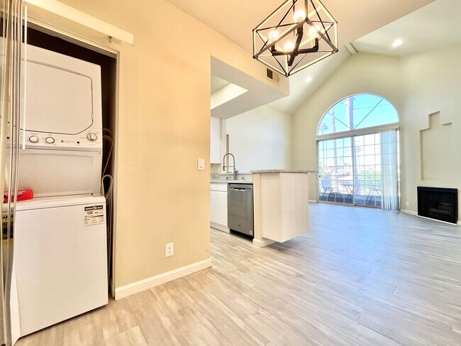 Building Photo - 5620 Yolanda Ave Tarzana, CA 91356