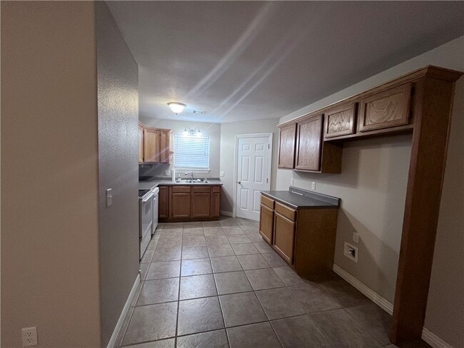 Building Photo - 2060 Ravenwood Blvd
