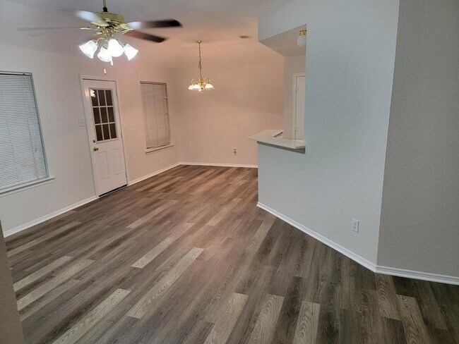 Foto del edificio - 17303 Box Canyon Ln