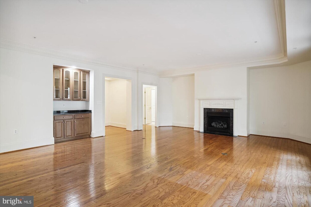 10401 Strathmore Park Ct Unit 103 A AND B, Rockville, MD 20852 Room