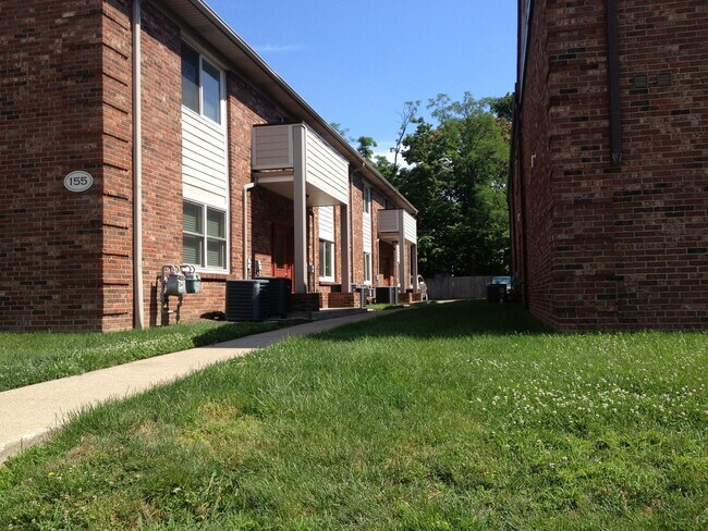 Foto del edificio - COMING SOON! Attractive Condo, Lots of Upgrades! Walk to UK! W/D, Off-Street Parking