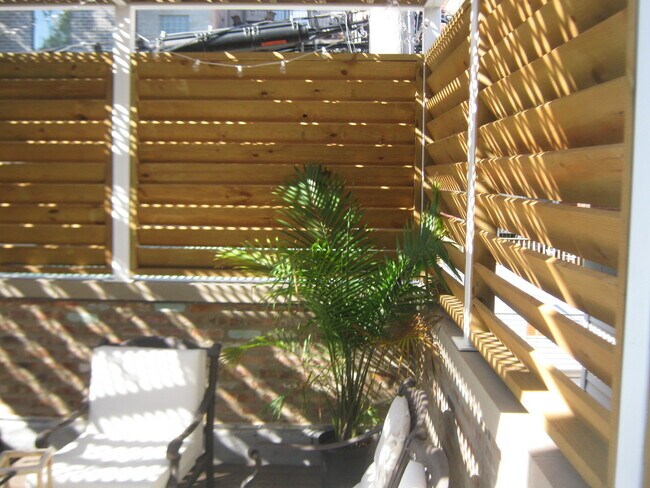 Building Photo - 2522 N Burling St