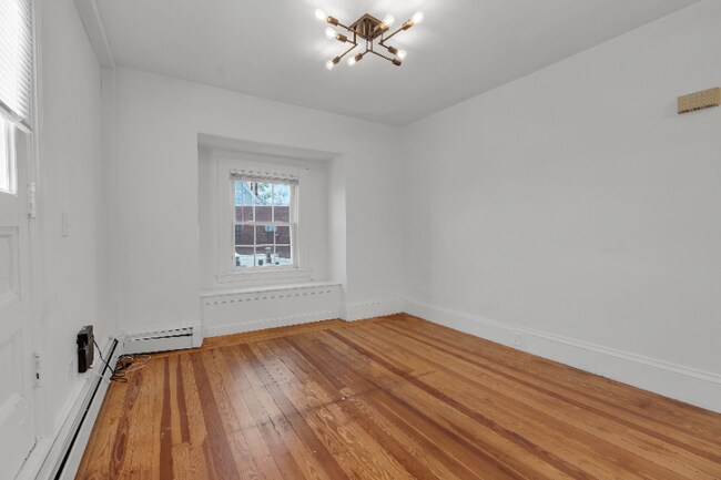 Building Photo - 511 Angell St