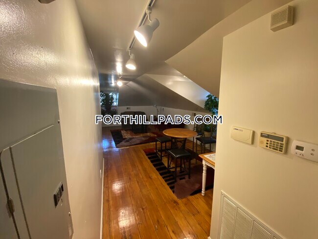 Building Photo - 146 Cedar St