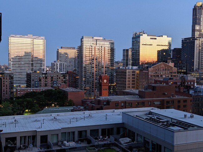 Foto del edificio - 40 E 9th St