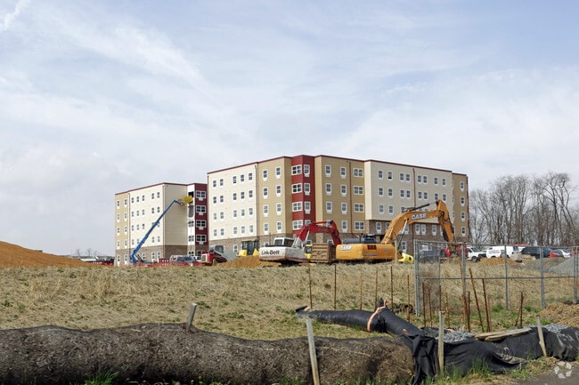Building Photo - Advantage Point
