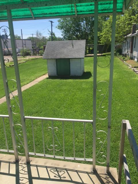 Building Photo - Spacious 2 bed 1 bath just north of Holly Hills and Carondelet Park, carport and large side yard