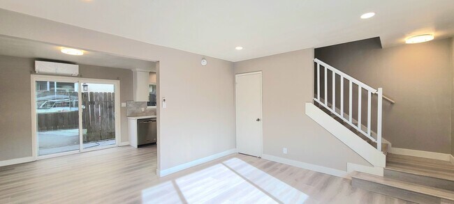 Foto del edificio - 272 Montrose Dr