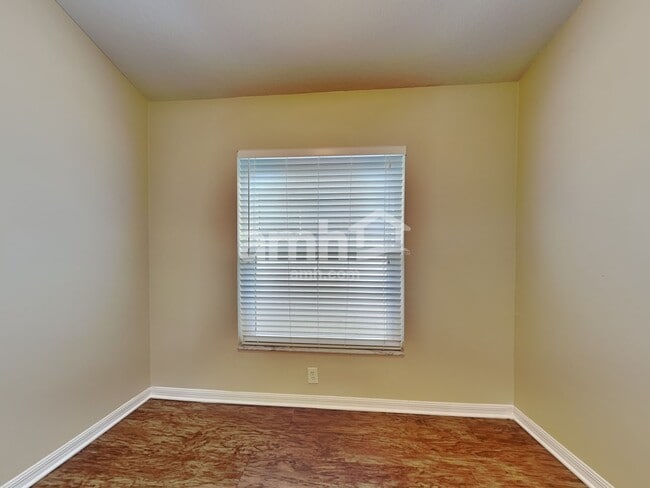 Building Photo - 4214 Hartford Lake Dr