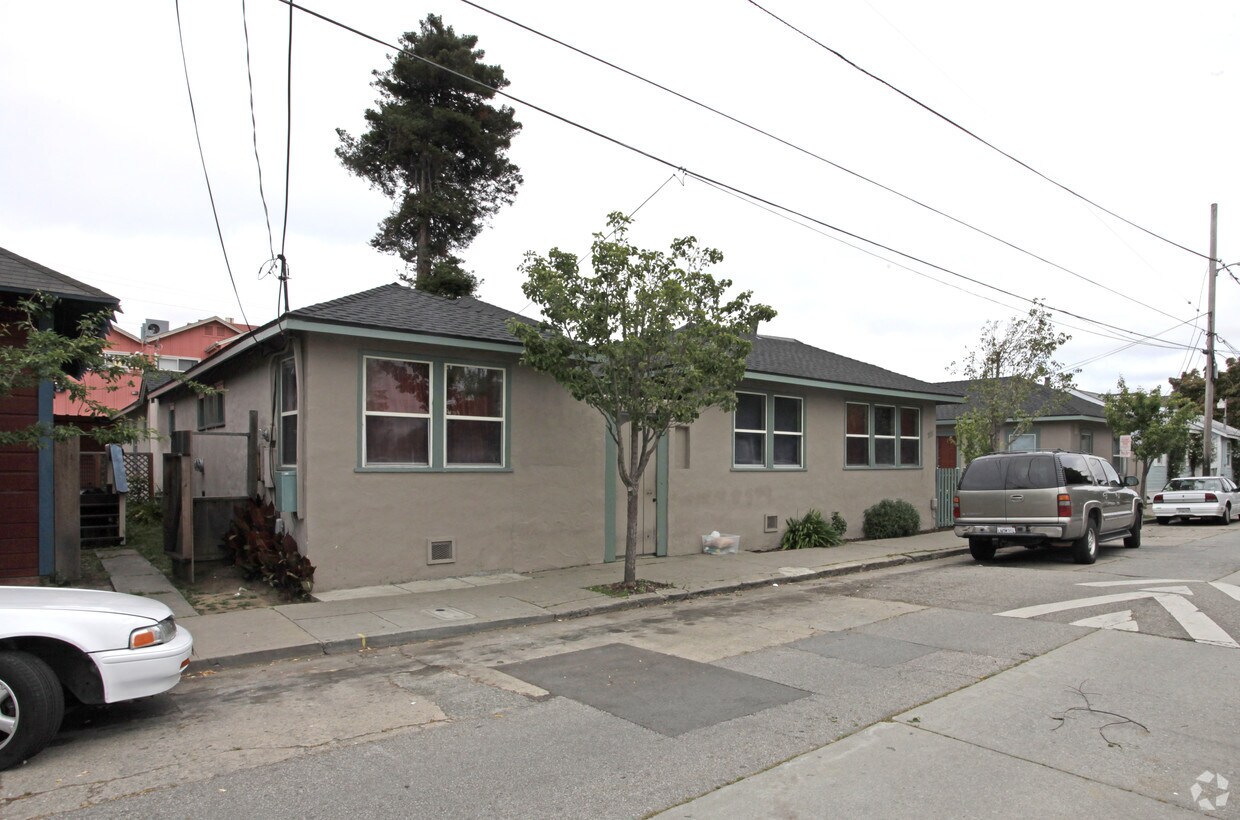 Building Photo - 221 Raymond St