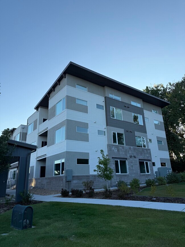 Foto del edificio - 1304 Snowberry Ln