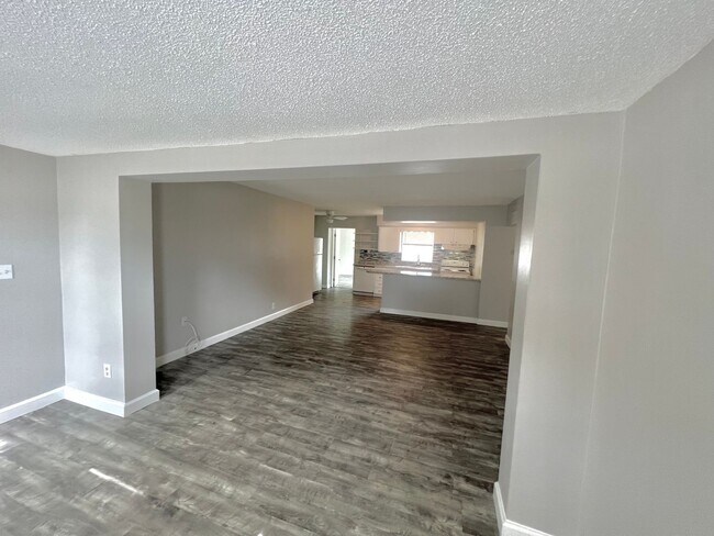 Foto del edificio - Darling Updated 3BD/1BTH Home in Holiday!